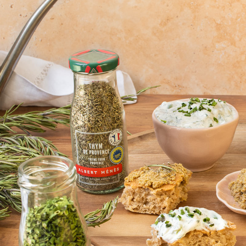 atmospheric photo of the pot of thyme Albert Ménès