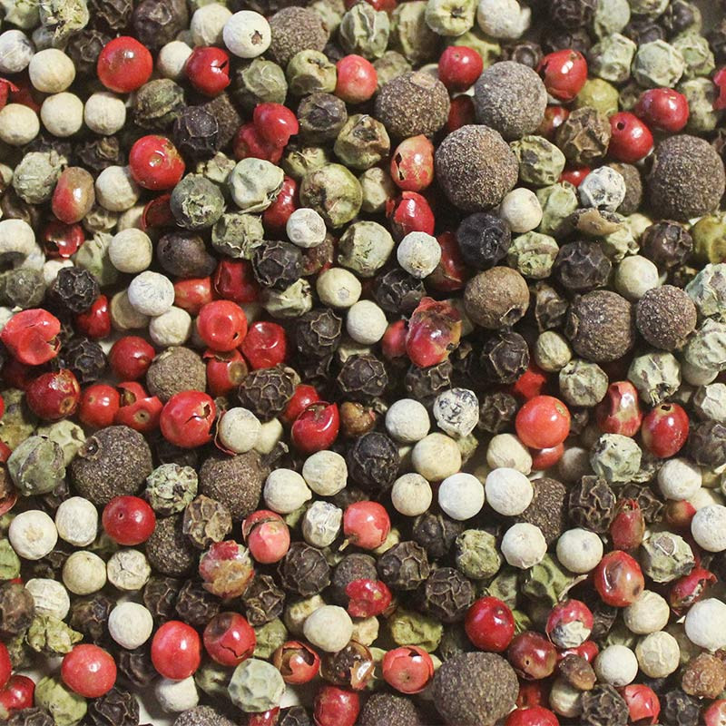 zoom poivres et baies en grains