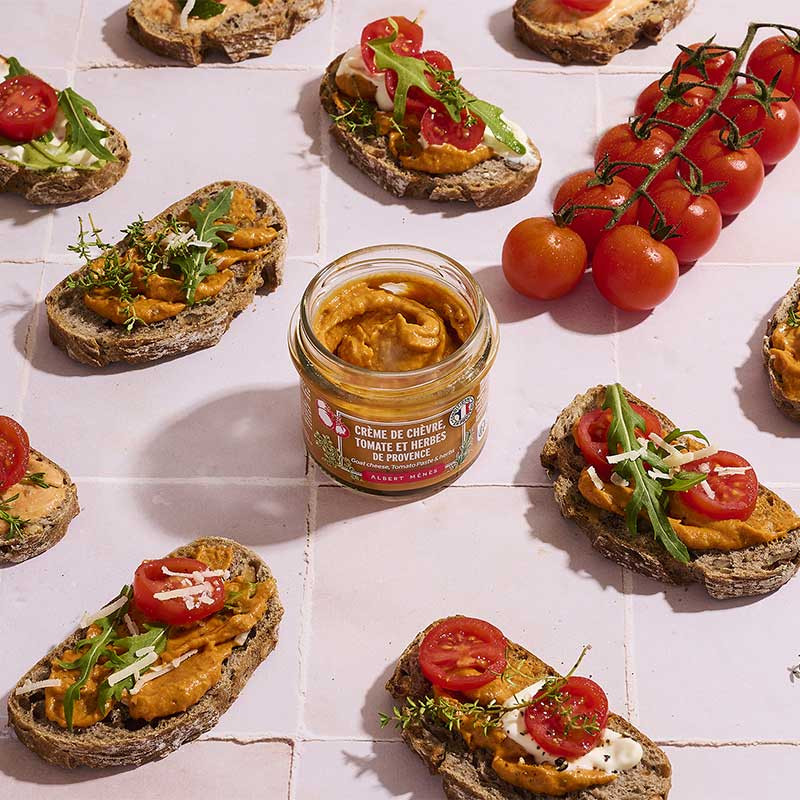 Photo ambiance creme chevre tomate et herbes de Provence
