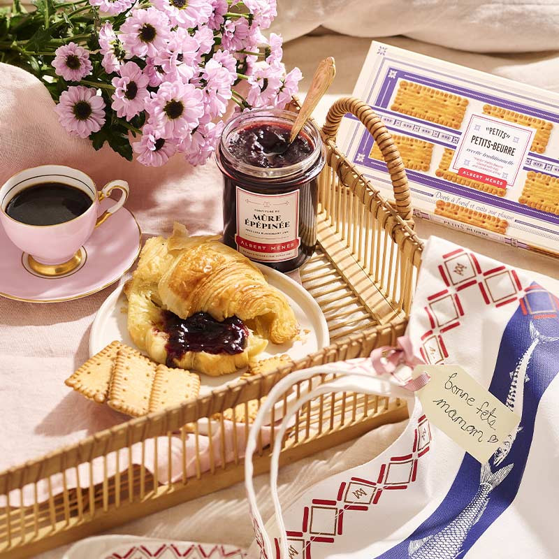 Photo d'ambiance gouter confiture de mure épépinée