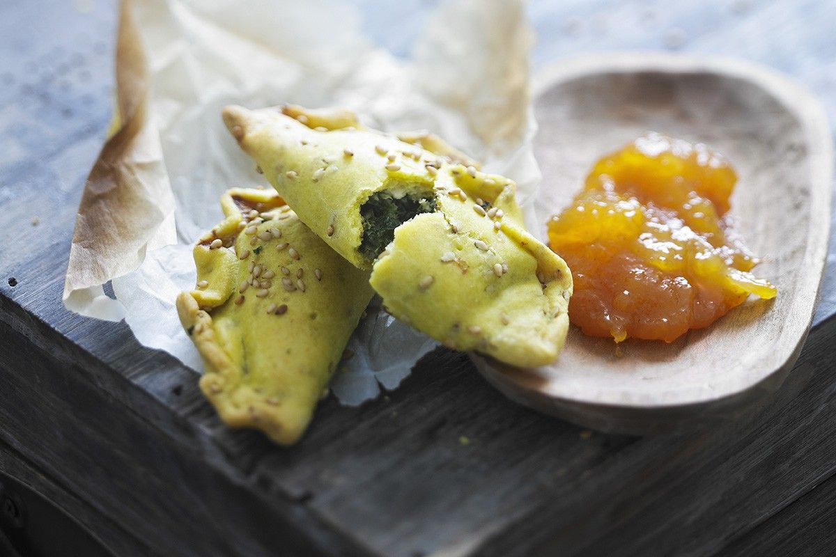 Empanadas au poulet massalé, chutney de mangue Empanadas au poulet massalé, chutney de mangue
