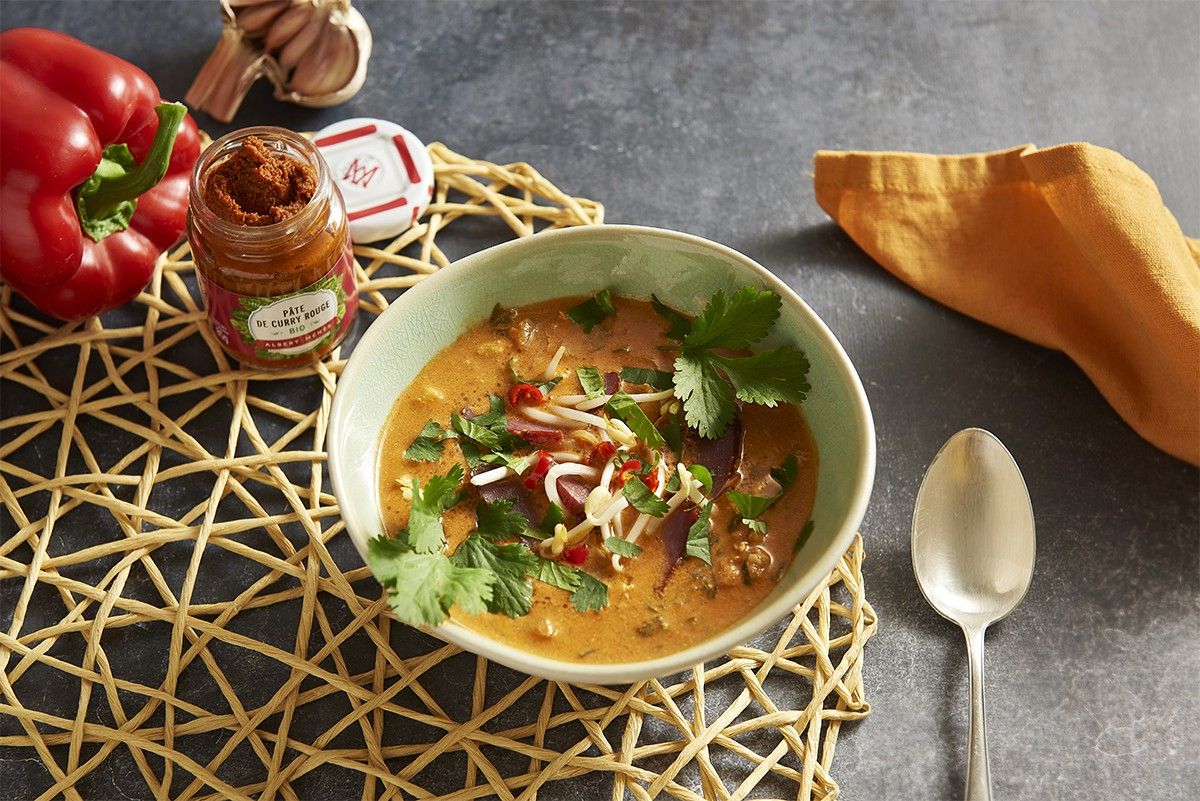 Soupe de boeuf Thaï au curry rouge Soupe de boeuf Thaï au curry rouge