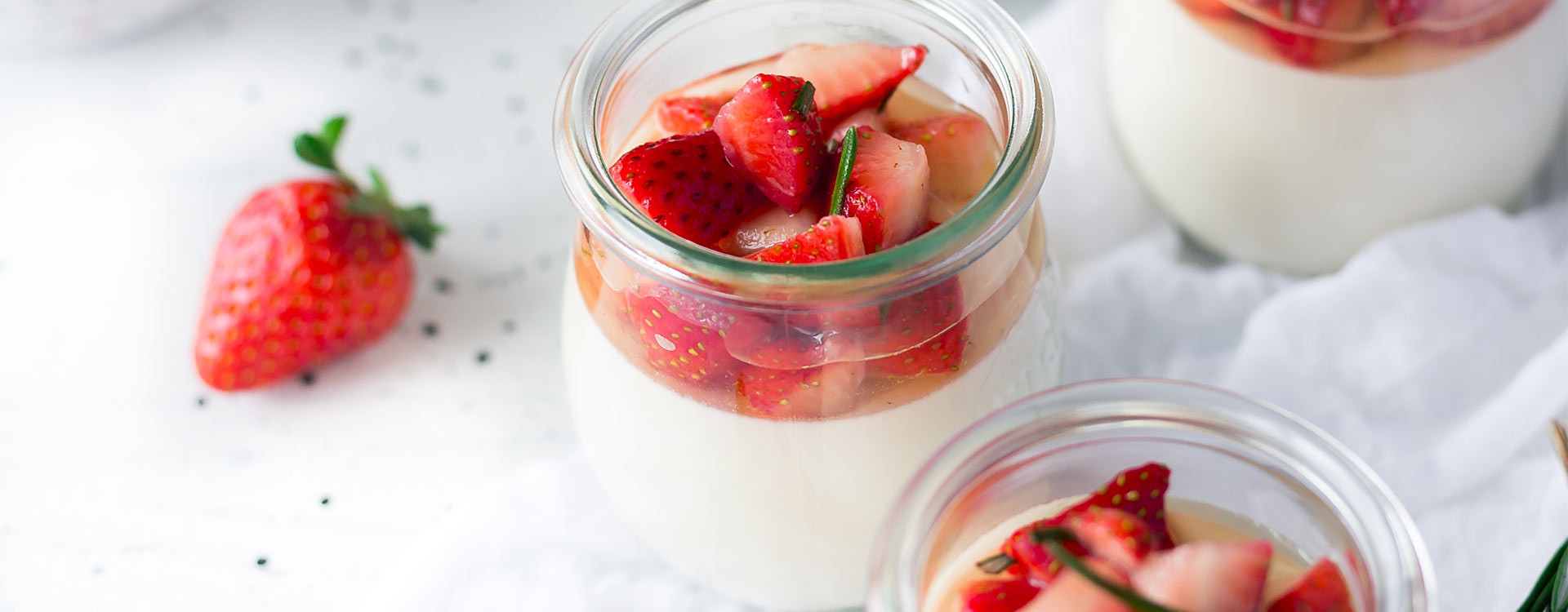 Panna cotta au confit de pétales de rose Panna cotta au confit de pétales de rose