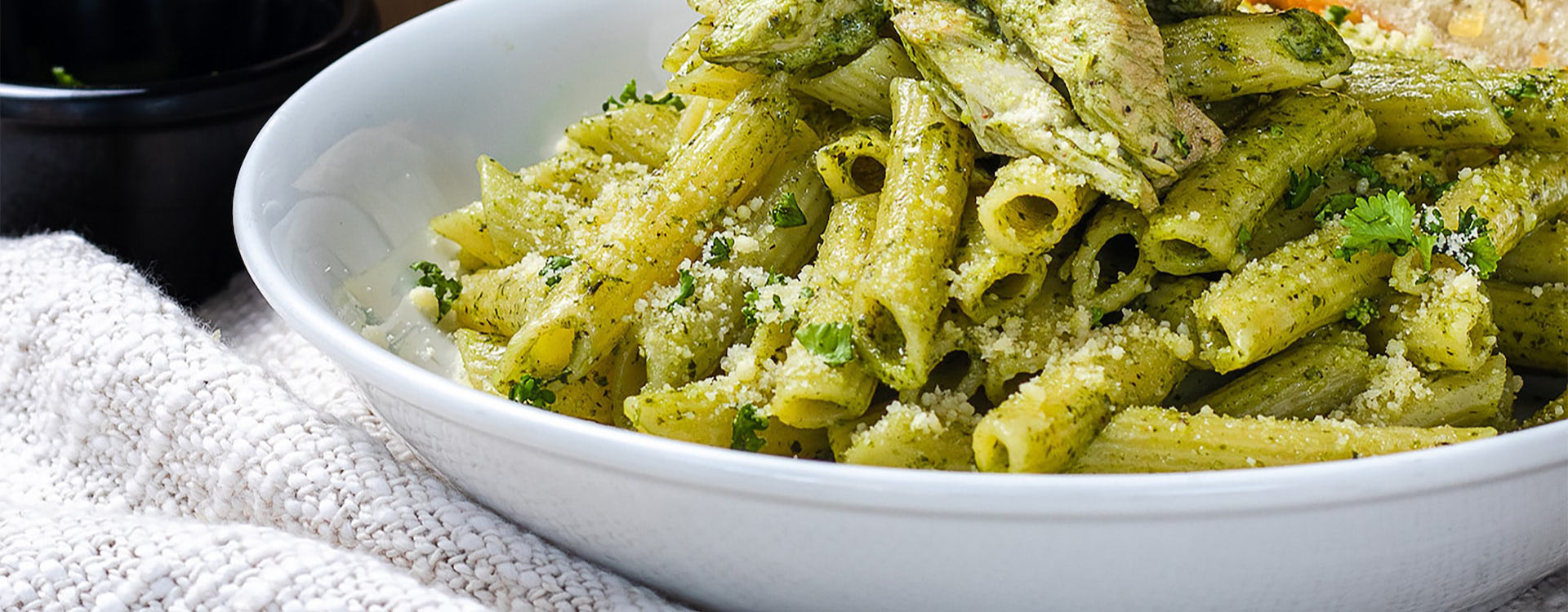 Salade de penne au pesto, pistache et jambon à l'os Salade de penne au pesto, pistache et jambon à l'os