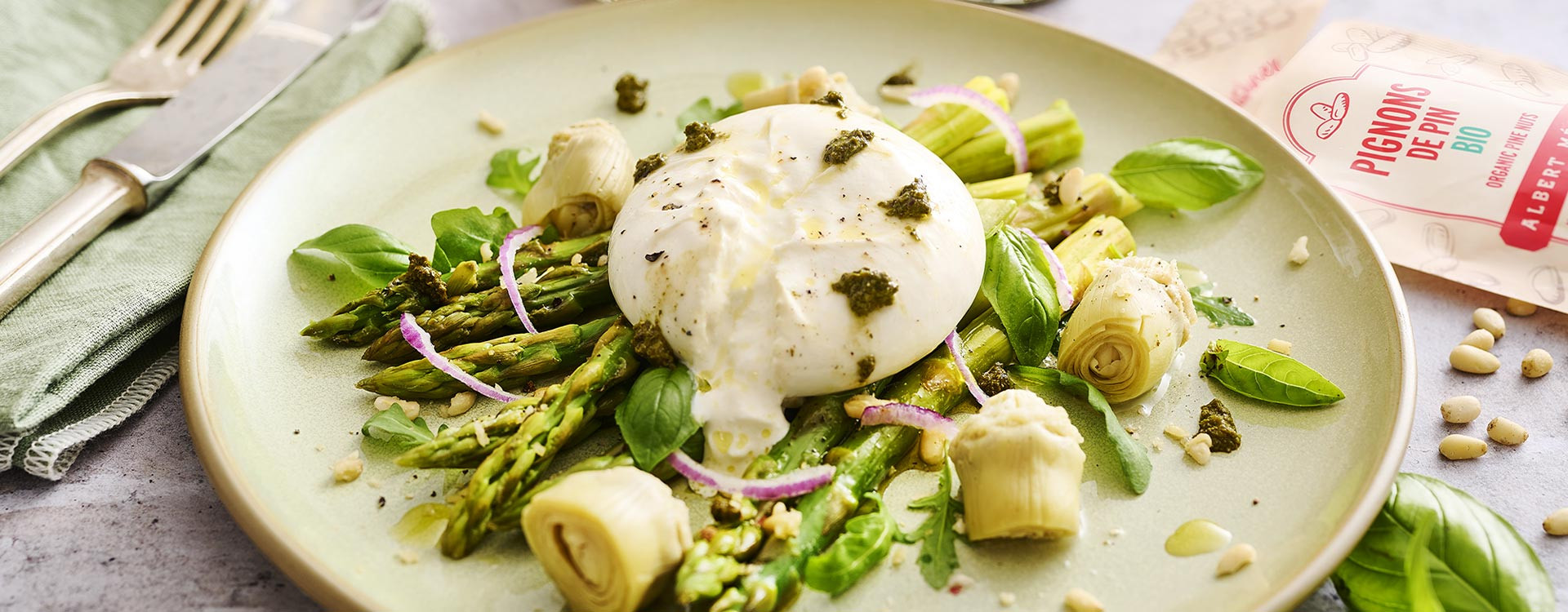 Salade d'asperges, coeurs d'artichauts et confit de basilic Salade d'asperges, coeurs d'artichauts et confit de basilic