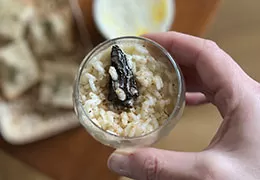 Verrine de risotto, morilles et fève de Tonka Verrine de risotto, morilles et fève de Tonka